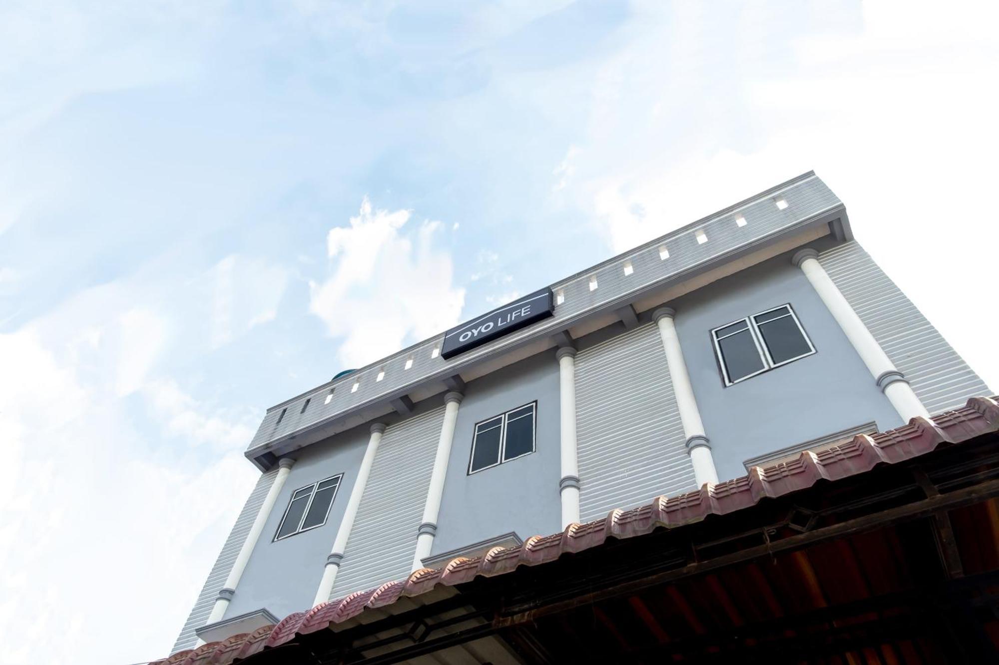 Oyo Life 1839 Samantha Kost Hotel Medan Eksteriør billede